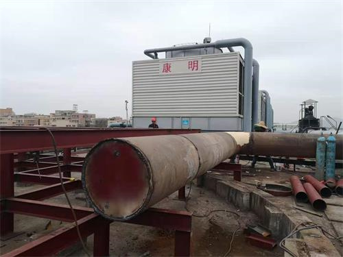定期維護<font color='red'>冷卻塔電機</font>的重要性(冷卻塔檢修護欄必須安裝嗎)